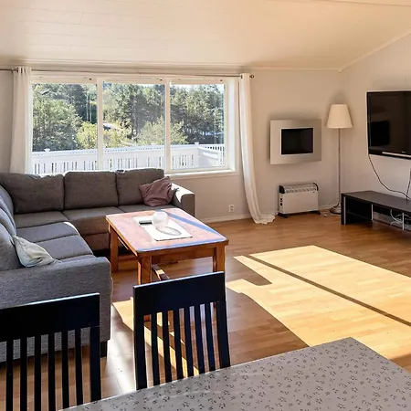 6 Person In Feriehus Hosteland