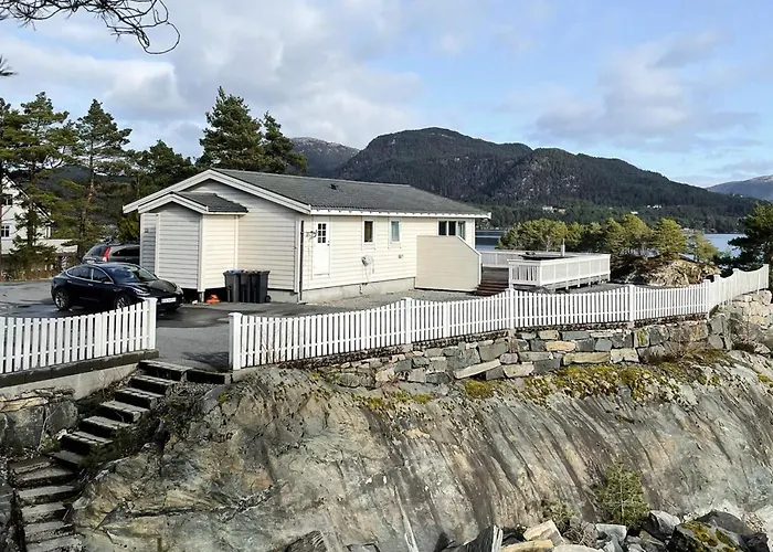 6 Person In Hosteland