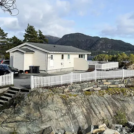 6 Person In Hosteland